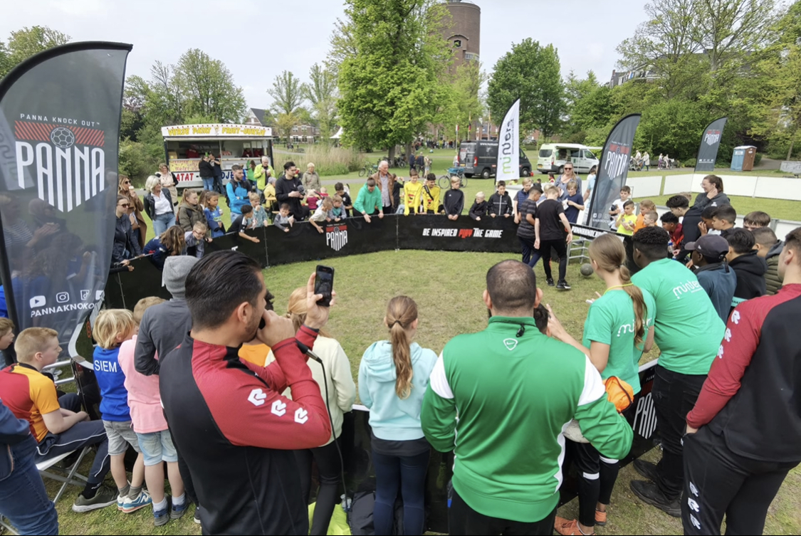 Geslaagd straatvoetbaltoernooi op Bevrijdingsdag in Vlaardingen Panna